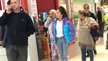 Avem imaginile! Bulibaşa Leo a năvălit cu familia în mall! Cât a ”spart” prin magazine