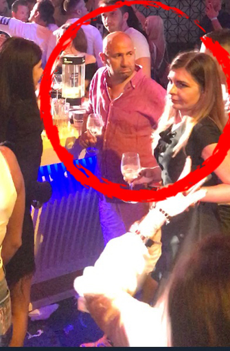 După ce Gina Pistol s-a cuplat cu Smiley, Scărlătescu şi-a făcut şi el iubită! Cine e blonda cu care s-a sărutat Chef-ul în club