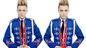 Invitati la "Vocea Romaniei", gemenii de la Jedward au ajuns in tara cu o paguba de 5.000 de euro!