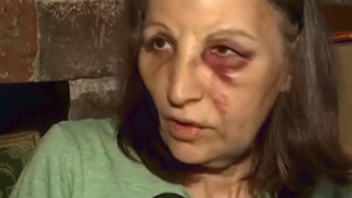 Prima reacție a mamei snopită în bătaie de fiul ei: ”Am vorbit cu extratereștrii și e ziua judecății”