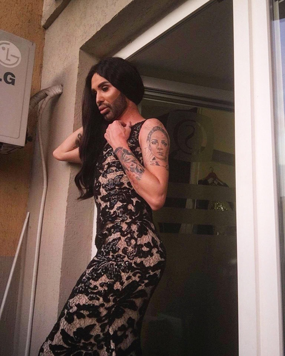 Dudu este hairstylist și designer de succes