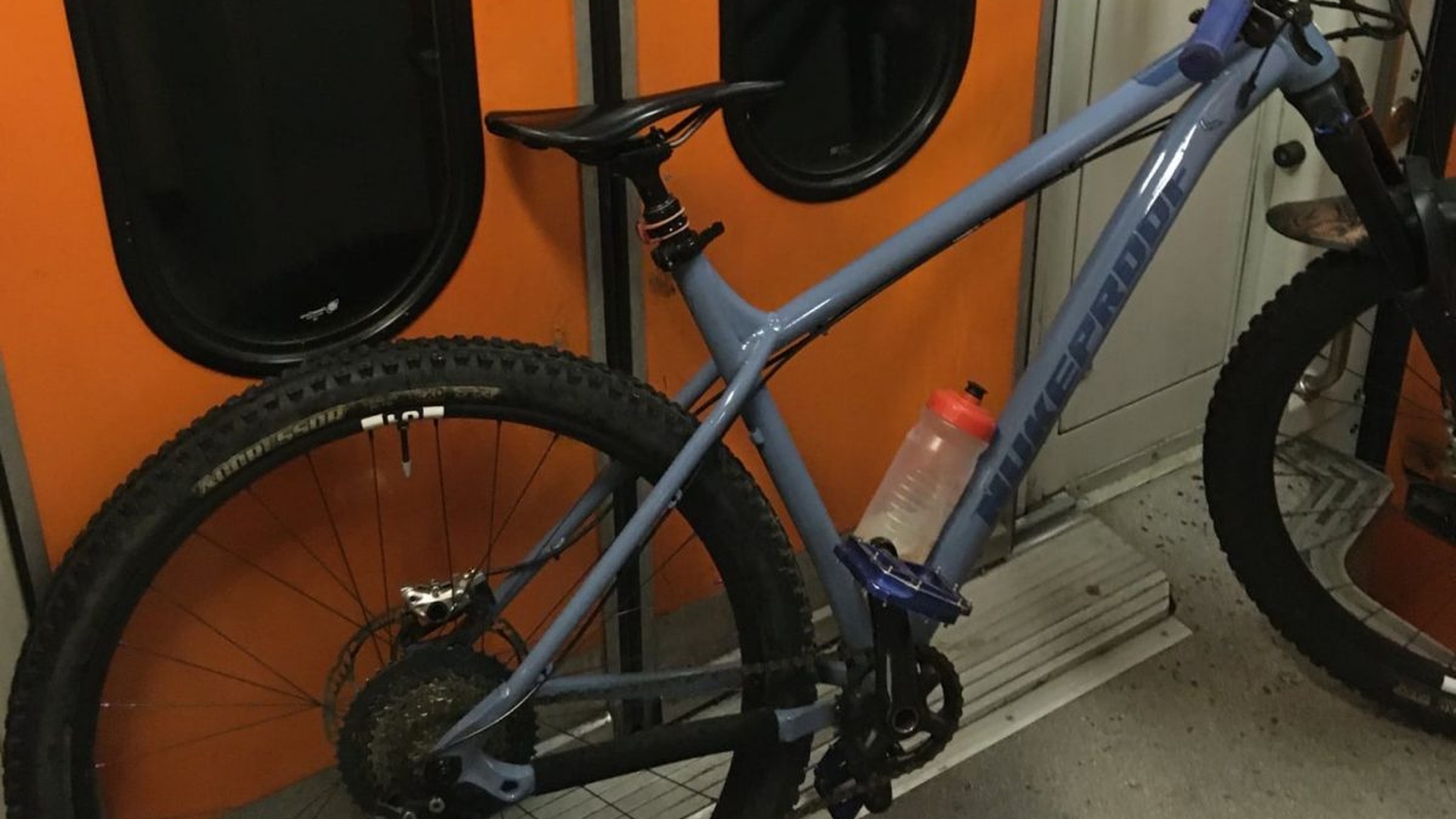 Ireal! Cât te costa să mergi 149 de kilometri cu trenul, dacă ai bicicleta cu tine. FOTO