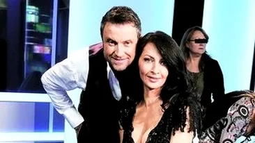 Dihorul designerului i-a lasat vedetei o amintire pe podea, ca sa-i poarte noroc la emisiune. Cadou-surpriza de la Bote pentru Mihaela