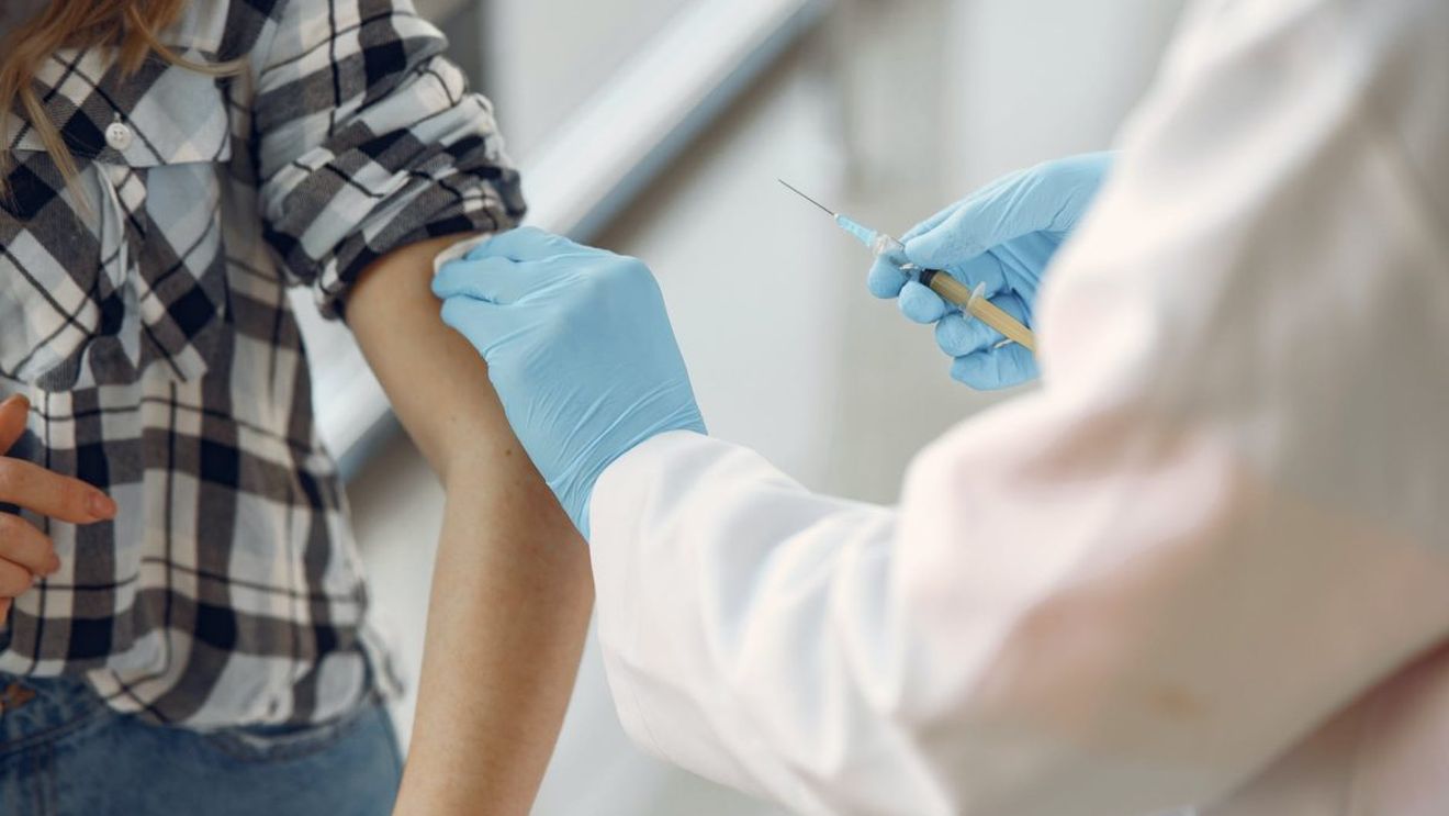 Peste 45.000 de persoane vaccinate în România, în ultimele 24 de ore. Câte reacții adverse au fost raportate