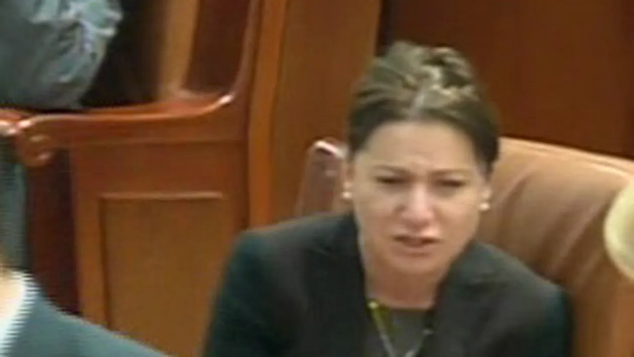Sorina Placinta, despre care s-a spus ca pleaca la PNL, a plans in plen