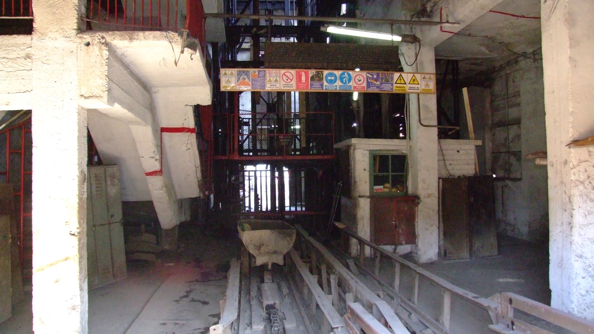 Alerta la mina Paroseni. Doua persoane au fost ranite intr-o explozie