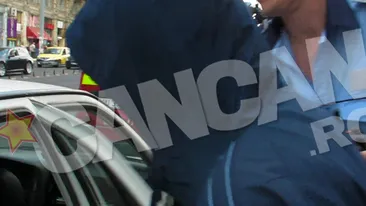 Primele imagini cu suporterul maghiar snopit in batataie in zona Unirii din Capitala!