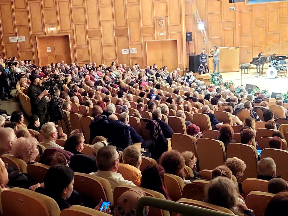 Gheorghe Turda, concert aniversar de excepție la Sala Radio. Ce cadou deosebit i-a făcut nepotul artistului, pe scenă. GALERIE FOTO