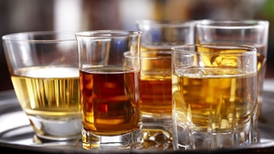 Ce se întâmplă cu organismul tău dacă nu mai bei alcool timp de o lună de zile