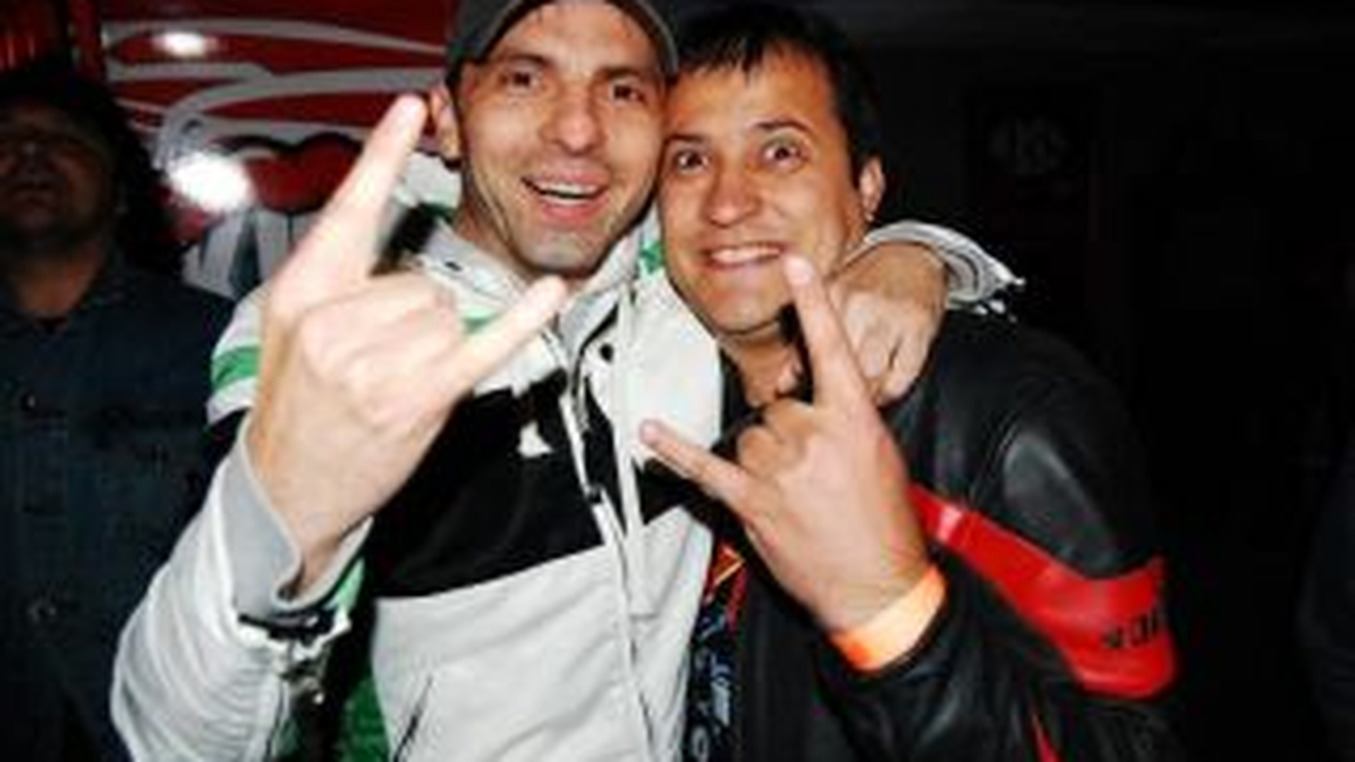 Dan Negru: "Pe la 14 ani am convins-o pe bunica sa-mi croseteze un pulover pe care sa scrie AC/DC"
