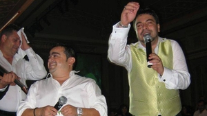 Adi Minune si Florin Salam au batut palma! Manelistii au stabilit ce vor pati “ginerii” lor daca le vor face fetele sa planga
