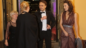 Regizorul momentului s-a dat in stamba intr-un club din Capitala! Calin Netzer a sudat tigarile si a baut whisky pana in zori!
