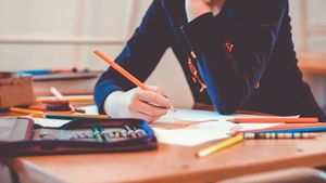 E oficial! Elevii vor fi primiți la școală doar cu declaraţie pe propria răspundere semnată de părinţi. Cum arată modelul și de unde poate fi descărcat documentul