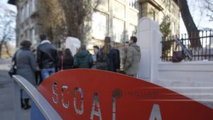 Reguli stricte pentru părinții care vor să intre în scoli. Cele 4 excepții prevăzute în noua Lege a Educației