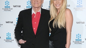 Hugh Hefner are iar iubita cu 60 de ani mai tanara! Cum crezi ca l-a dat gata!