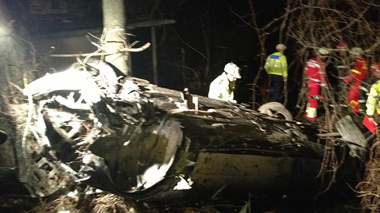 Accident GRAV pe DN1! Trei tineri au ajuns la spital, dupa ce masina in care se aflau s-a rasturnat din cauza vitezei