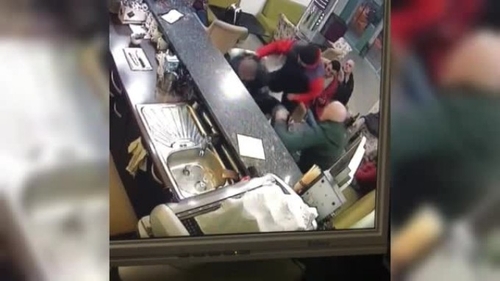 Salvamontist bătut cu sălbăticie într-un bar din Maramureş! Cine e agresorul
