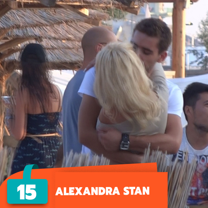 Top 30 vedete care se sărută pasional, pe plajă și în mare. Ele sunt „bunăciunile” care s-au „dezbrăcat” de orice inhibiție!