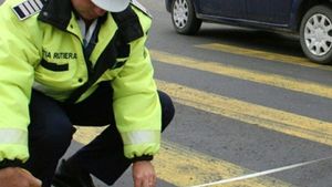 Un copil de 10 ani a fost luat în plin de o mașină, chiar pe trecerea de pietoni. Șoferul, un agent de poliție, nu a acordat prioritate