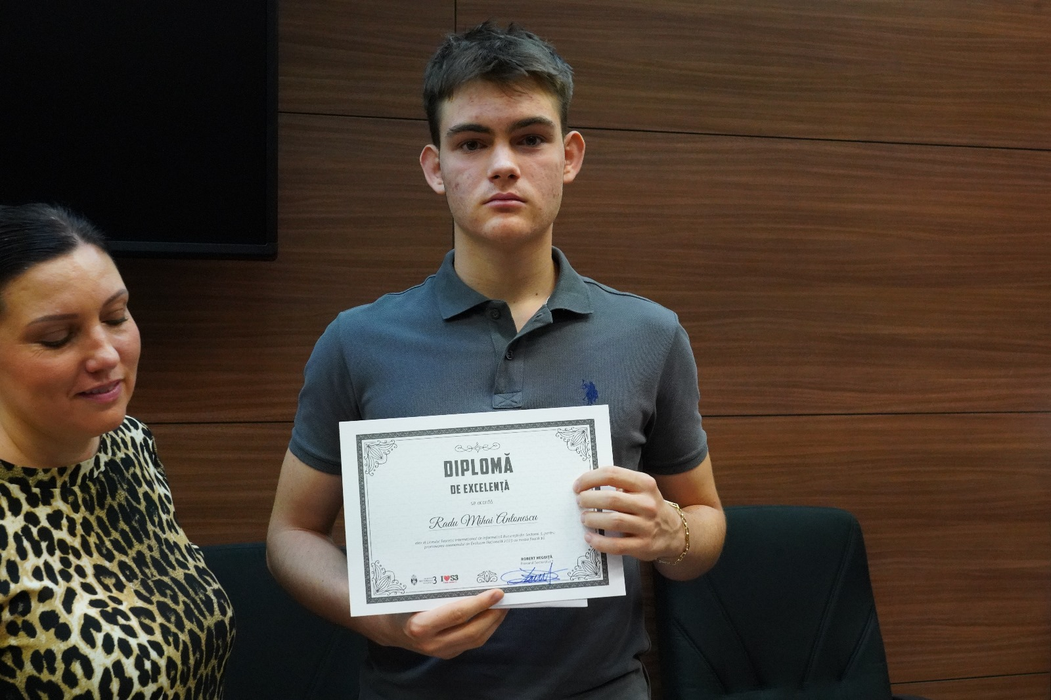 Comunicat de presă. Primarul Robert Negoiță a premiat elevii de top din Sectorul 3