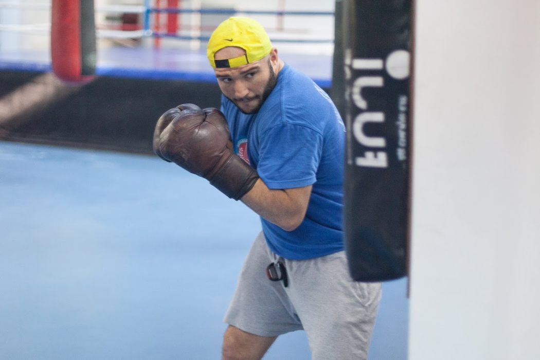 Compania lui Oscar de la Hoya se obligă să-i organizeze lui Mihai Nistor mai multe lupte pe an, cu bursă de meci