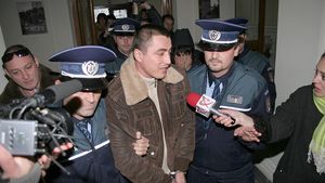 Ghinion mare pentru Cristian Cioacă! S-a prezentat la 12.12.2012, ora 12, la tribunal, dar cererea eliberării i-a fost amânată!