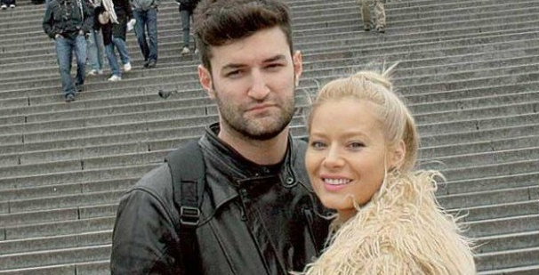 Cum a reacţionat Smiley, iubitul Ginei Pistol, când a văzut-o pe Laura Cosoi într-o ipostază sexy. Nu a putut rezista şi…