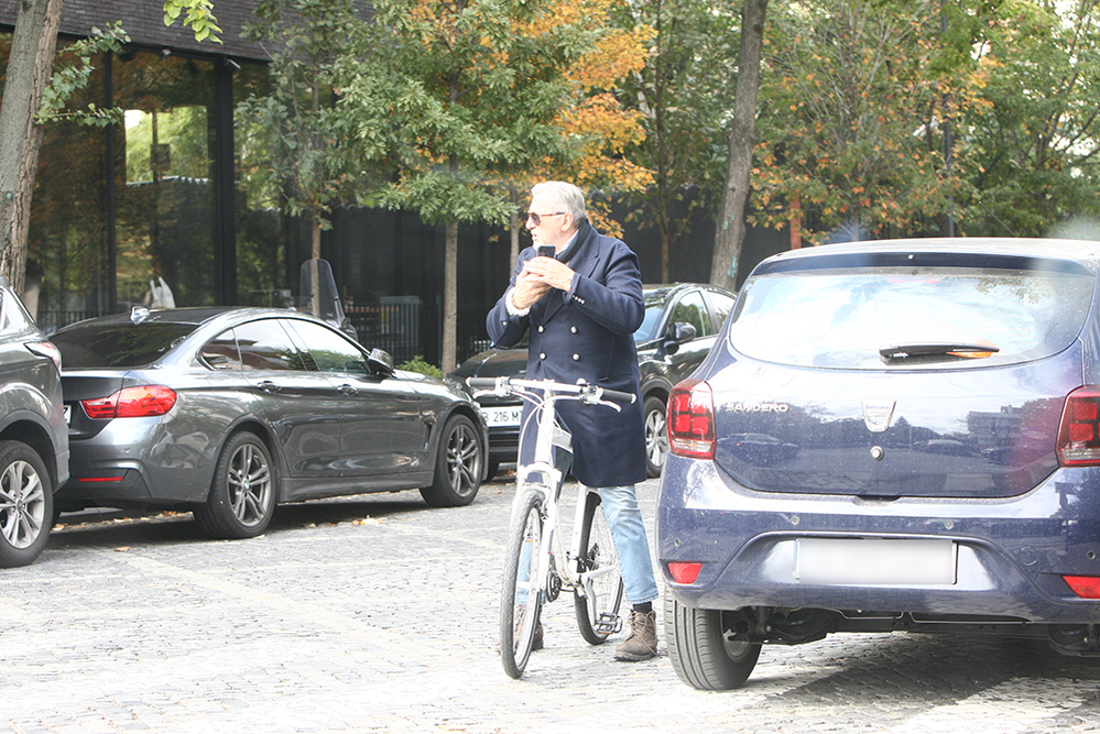 Ilie Năstase a renunțat la mașină și la scuter, din cauza cărora a avut probleme, și a ales bicicleta