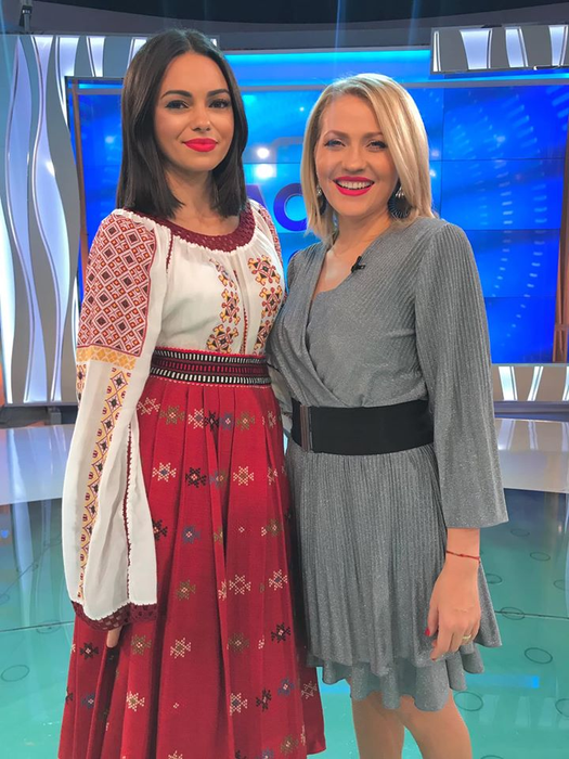Cosmina Adam este noua asistentă de la Acces Direct! Cu ce s-a ocupat înainte să o înlocuiască pe Emily Burghelea care și-a dat demisia la TV