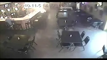 Ce nu face un cerb pentru o bere! A vandalizat  un bar!