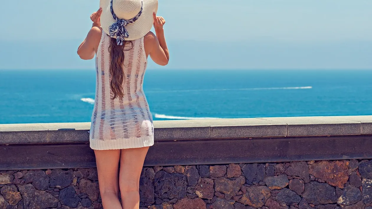 Ce a pățit o turistă britanică pe plajă în timp ce soțul ei dormea lângă ea. A vrut un masaj, dar nu se aștepta la asta