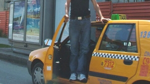 Ce a pățit un bărbat din București, aflat în vizită în Cluj-Napoca, după ce a chemat un taxi: "Când m-am urcat..."