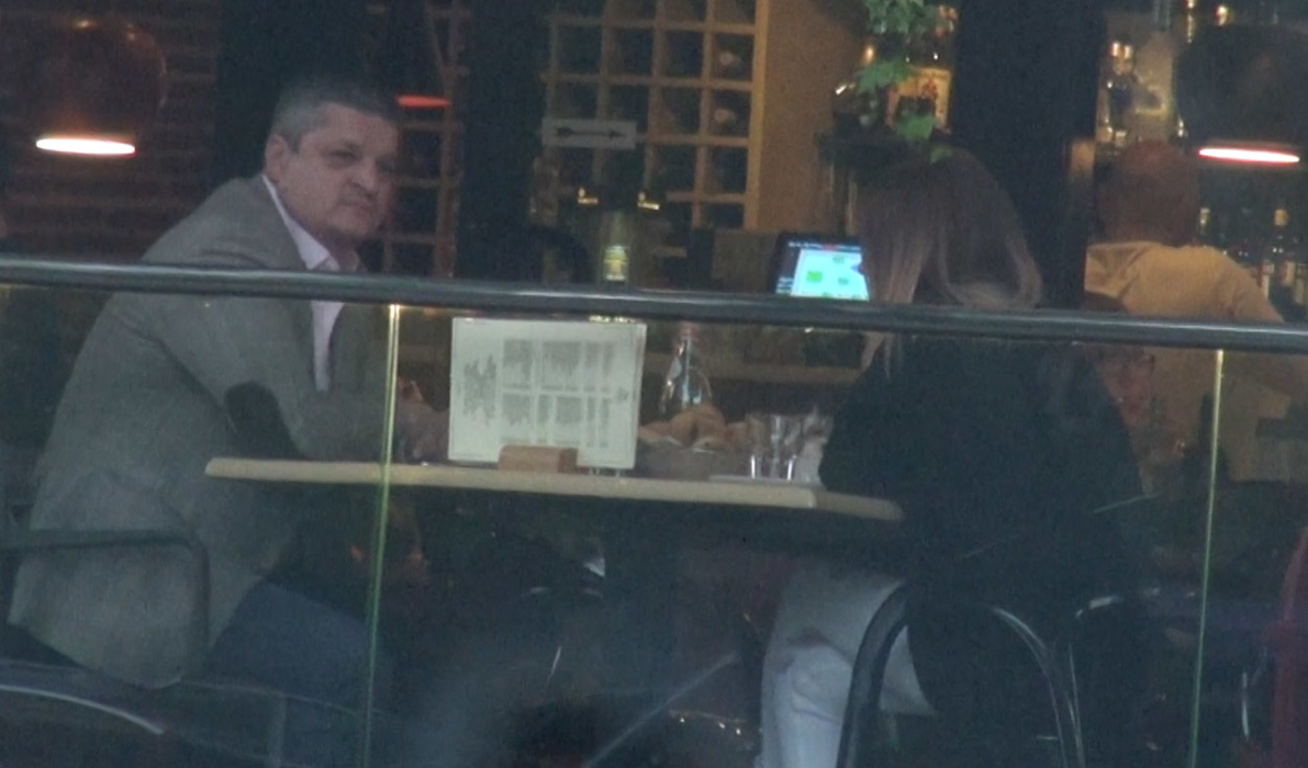 Radu Cristescu a luat masa cu iubita în oraş, "regulamentar"