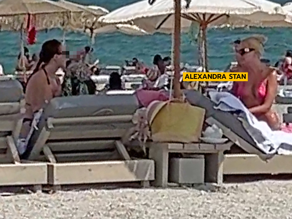 Alexandra Stan a arătat TOT pe plaja din Mamaia! Artista e HOT!