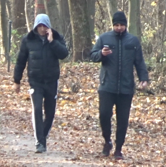 Victor Piţurcă şi Victorio au terminat sesiunea de jogging şi se îndreaptă spre maşină