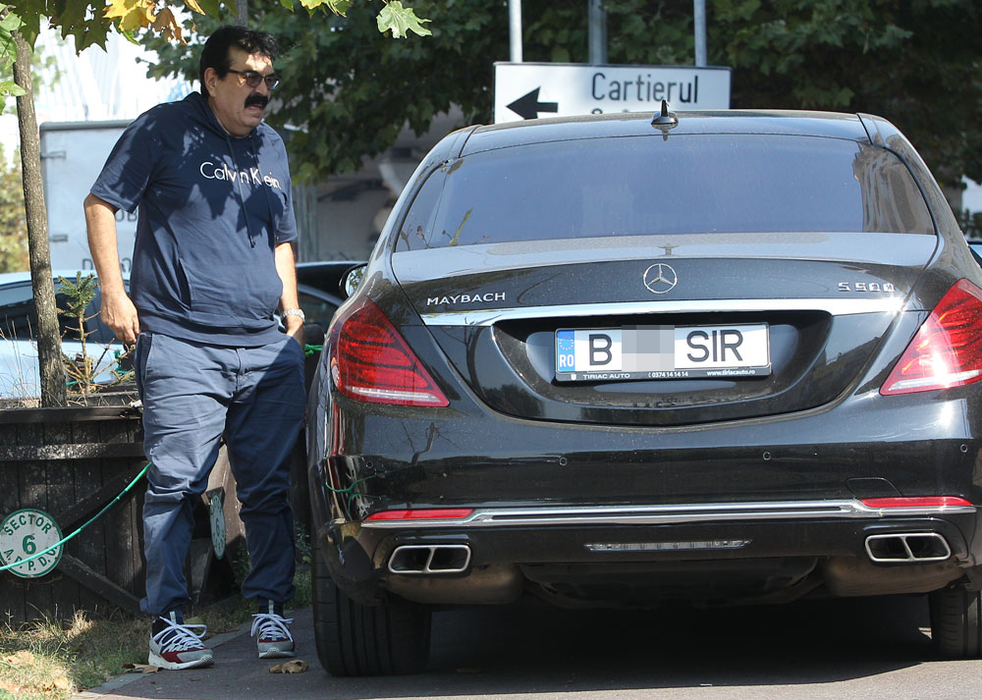 Tomah Khaled Alsamarra’i a ieșit din superbul autoturism pe care îl conduce în București
