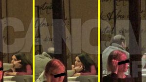 Tandri in intimitate, "straini" in public! Sexy Corina Caragea refuza sa-si asume relatia pe care o are de un an si jumatate