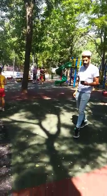 Connect-R și-a scos fetița în parc, iar cei din jur…