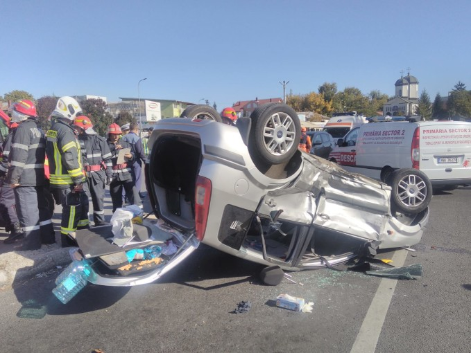 Accident în Pantelimon: trei victime! Unul dintre șoferi a fugit