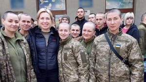 Femeile din armata ucraineană care au fost luate prizonieri de ruși au fost rase în cap: „Umilință, aroganță și dispreț”