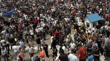 Mii de persoane manifesteaza in Grecia, in prima zi a grevei generale