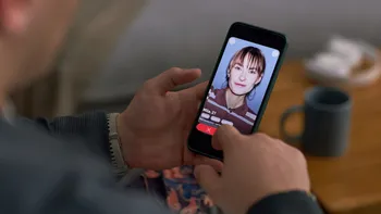 Îți poți găsi sufletul pereche pe Tinder? Află ce spun cercetătorii despre relațiile care încep online