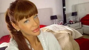 Poza asta nu a fost publicata niciodata! Bianca Dragusanu, cu lenjeria intima la vedere, pe vremea cand era blonda lui Bote