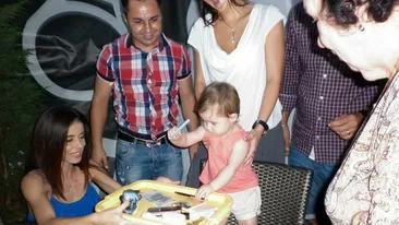 Asa ceva nu vezi in fiecare zi: uite cum rupe turta o Miss Playboy!