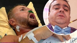 Cum l-a fotografiat Adrian Minune pe Cătălin Botezatu, după ce a fost operat de tumoră rară