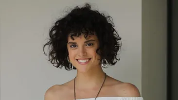 Diana Sar, top trei outfit-uri! Ce stil vestimentar abordează actrița din „Vlad”