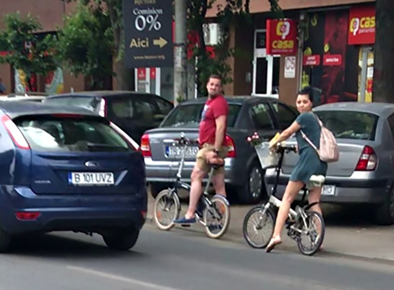 Corina și Robert se mențin în formă grație mersului pe bicicletă