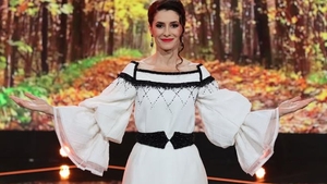 „Petrecere... cu cântec” revine la TVR 1. Iuliana Tudor ne provoacă la o nouă experiență în divertisment: inteligența artificială!