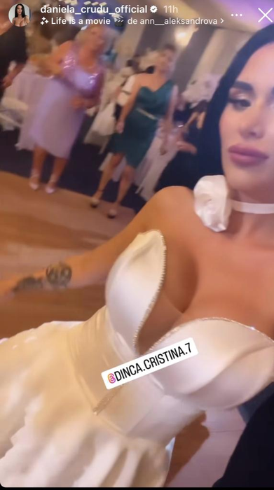 Cum s-a îmbrăcat Daniela Crudu la botezul fetiţei sale? Mulţi s-au gândit că e mireasă