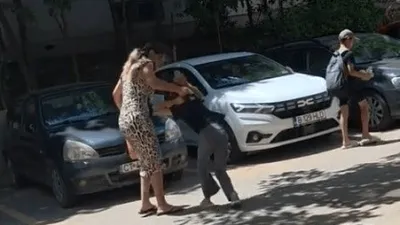 O mamă și-a bătut și tras de păr fiica, în plină stradă, sub privirele trecătorilor. Explicația femeii: „Credeți că trăim într-o bulă de cristal?”